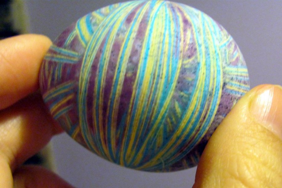 Иммунолог Парецкая рассказала, почему нельзя красить яйца с помощью ниток и лоскутов ткани