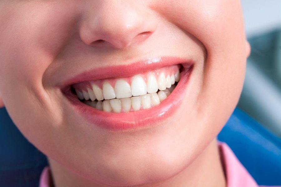 Ученые из Китая предложили способ чистки зубов без пасты и щетки