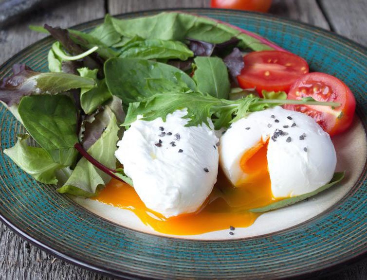 Елена Малышева порекомендовала есть на завтрак яйца пашот для профилактики рака