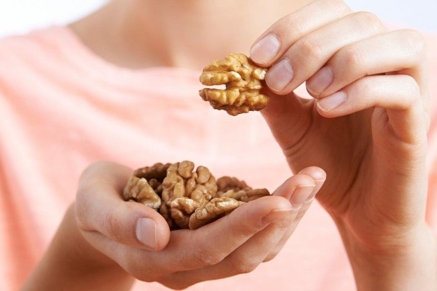 Эндокринолог Шокур заявил, что без вреда здоровью ежедневно можно есть лишь 30 грамм орехов