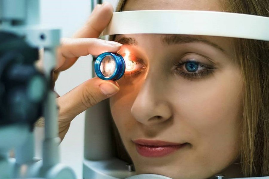 Врач-офтальмолог Головина заявила, что «мушки» перед глазами могут быть симптомом глаукомы