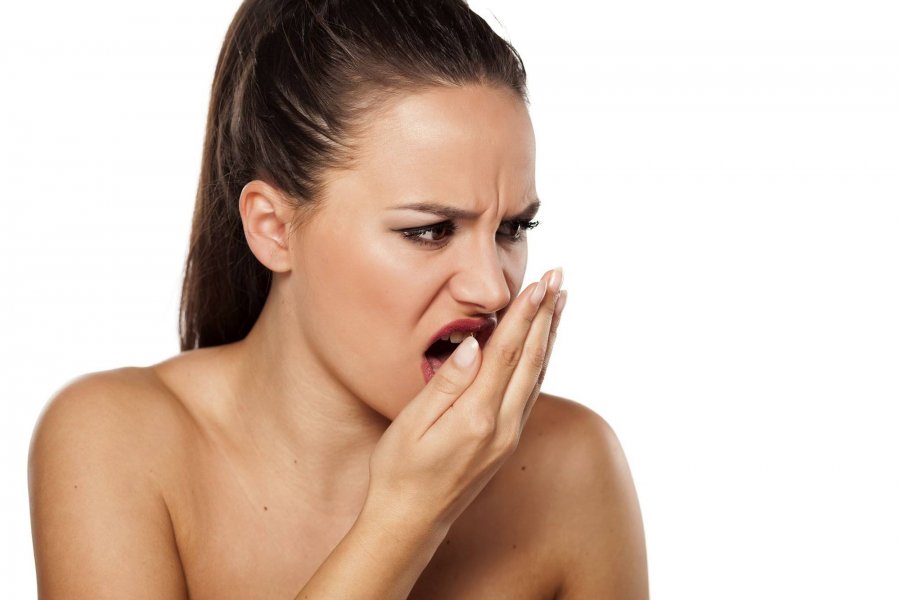 Врач-стоматолог Харисова объяснила, какой запах изо рта является симптомом болезней